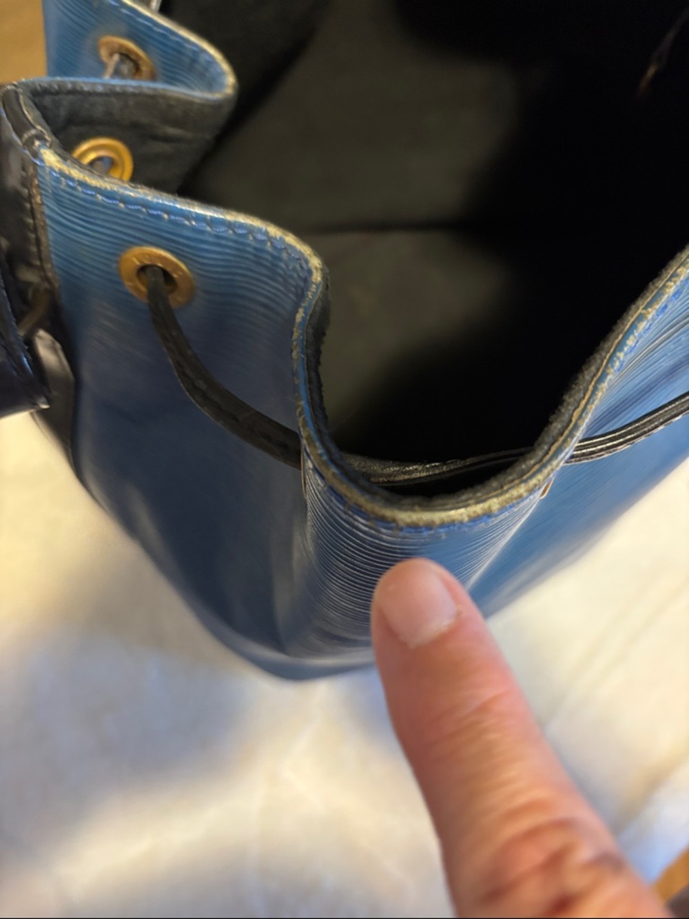 Louis Vuitton Blue Epi Drawstring Bucket Bag - Picture 14 of 17